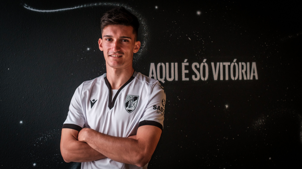 Pepelu aterriza en Portugal. Twitter/VitoriaSC1922