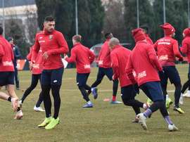 Pezzella ya se entrenó con sus compañeros. Twitter/Genoacfc