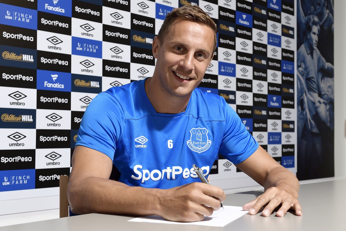 Jagielka signs one-year extension