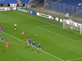 Pizzi acertó con su penalti y adelantó al Benfica. Captura/Movistar+