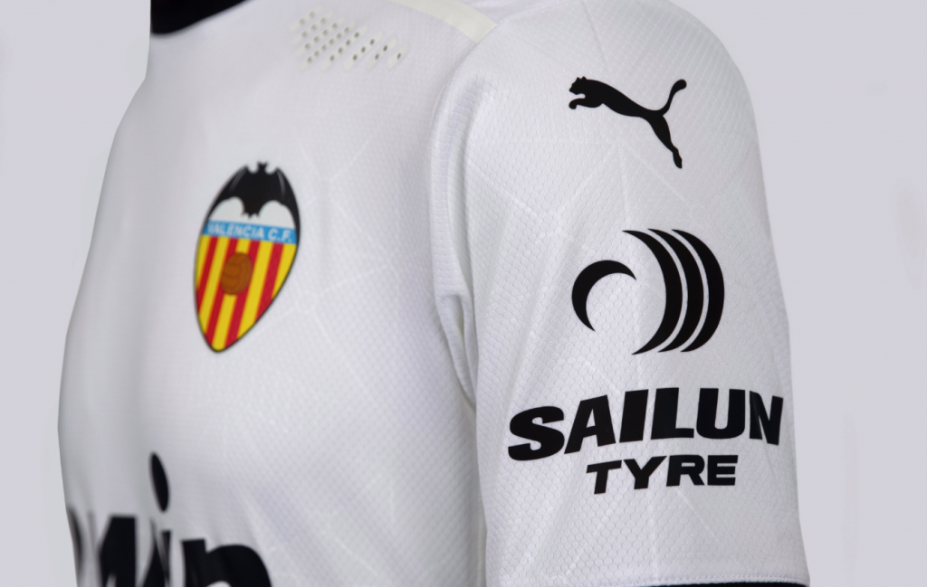 Las rompedoras tres nuevas camisetas del Valencia para la 20-21 - BeSoccer