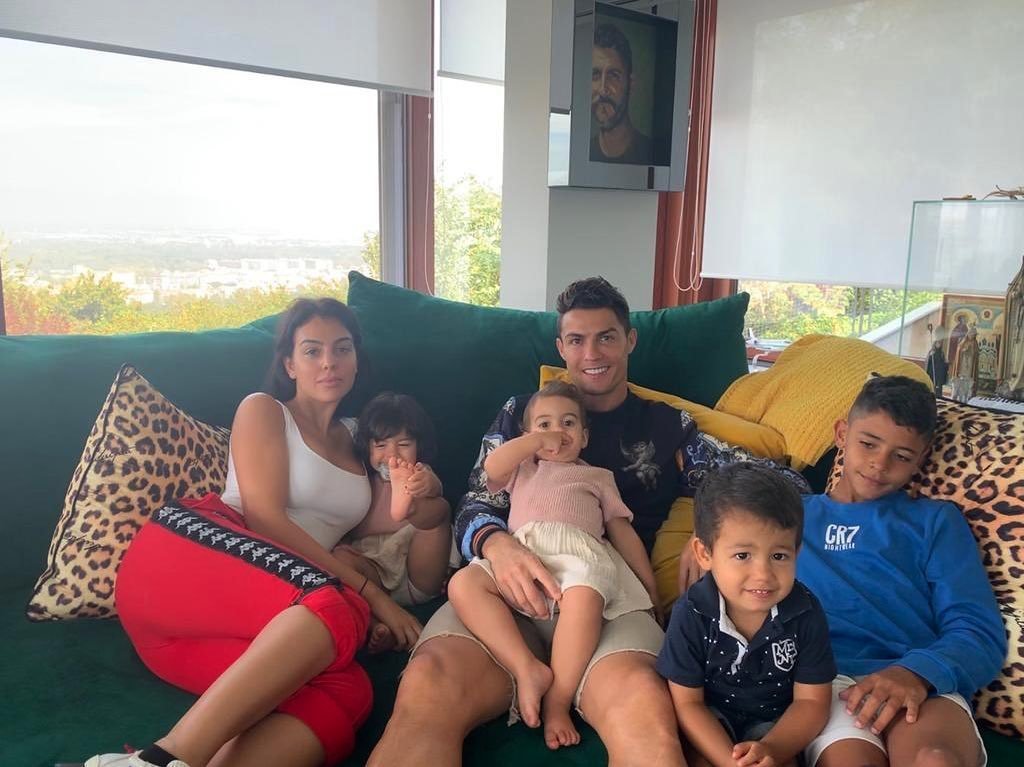 Cristiano Ronaldo affiche sa famille 