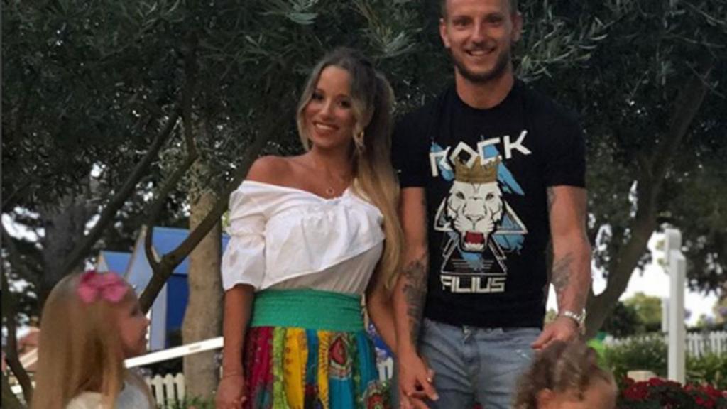 Rakitic Profite De Ses Vacances En Famille Rakitic Profite De Ses Vacances En Famille