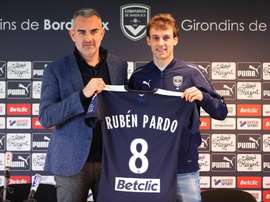 Rubén Pardo fue presentado con el Girondins. Girondins