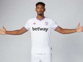 Haller ya posó con la camiseta del West Ham. WestHamUnited