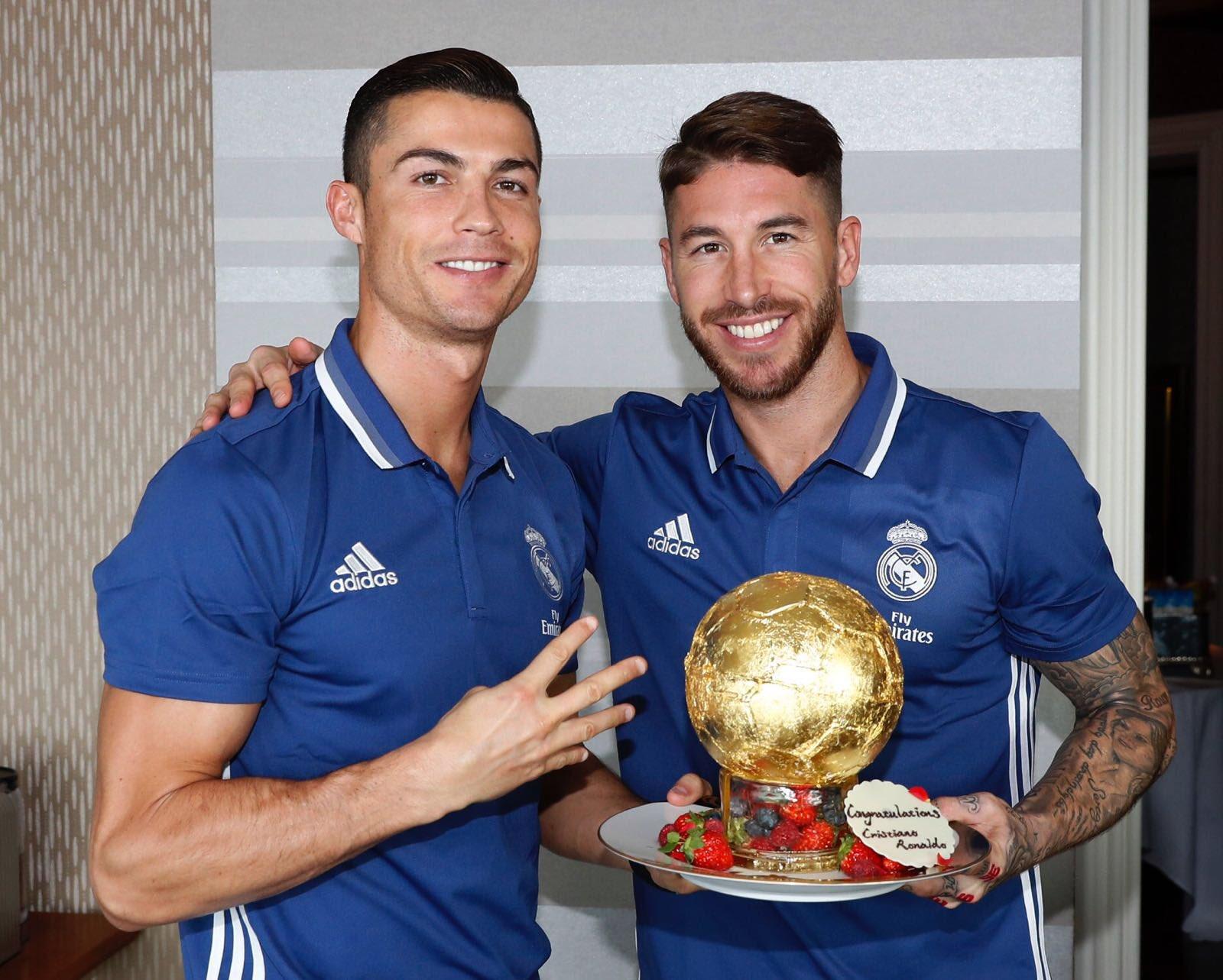 Cristiano Ronaldo A Recu Un Autre Ballon D Or Tres Special