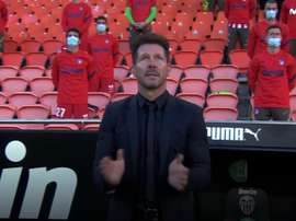 Un Cholo emocionado rompió el minuto de silencio por Maradona con aplausos. Captura/MovistarLaLiga