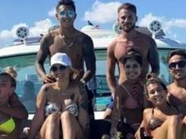 La 'Joyita' de Vélez se fue de vacaciones con varios futbolistas de Boca. Instagram/agusalmendra