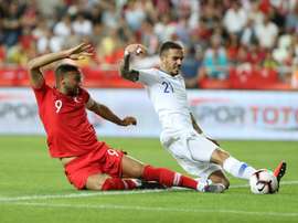 Armenia le saca los colores a Grecia y Finlandia no falla. EFE
