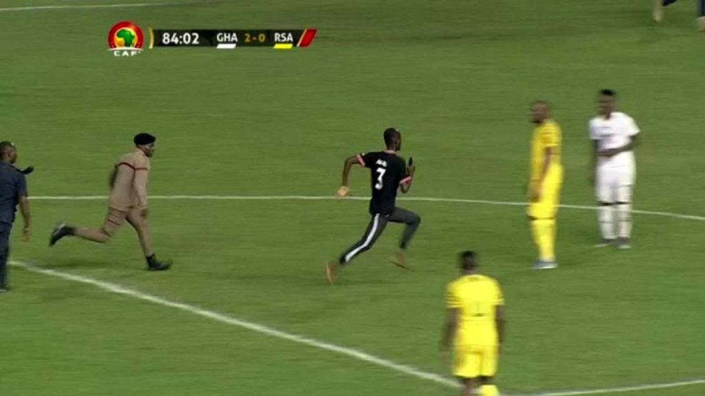 Un espontáneo quiso abrazar a Thomas... y acabó en el calabozo - BeSoccer