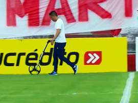 El técnico de San Martín mandó hacer más pequeño el campo. Captura/TNTSports