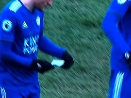 Vardy escondió el trozo de papel en la media. Captura