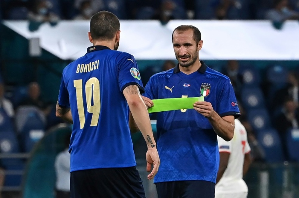 pic Bonucci And Chiellini Harvard https www besoccer com new chiellini and bonucci italy s old guard defying english youngsters 1016549
