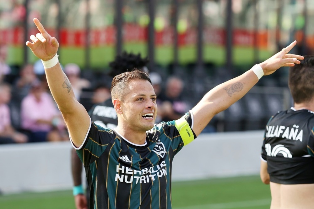 Chicharito brace as Galaxy edge Neville's Inter Miami in MLS opener