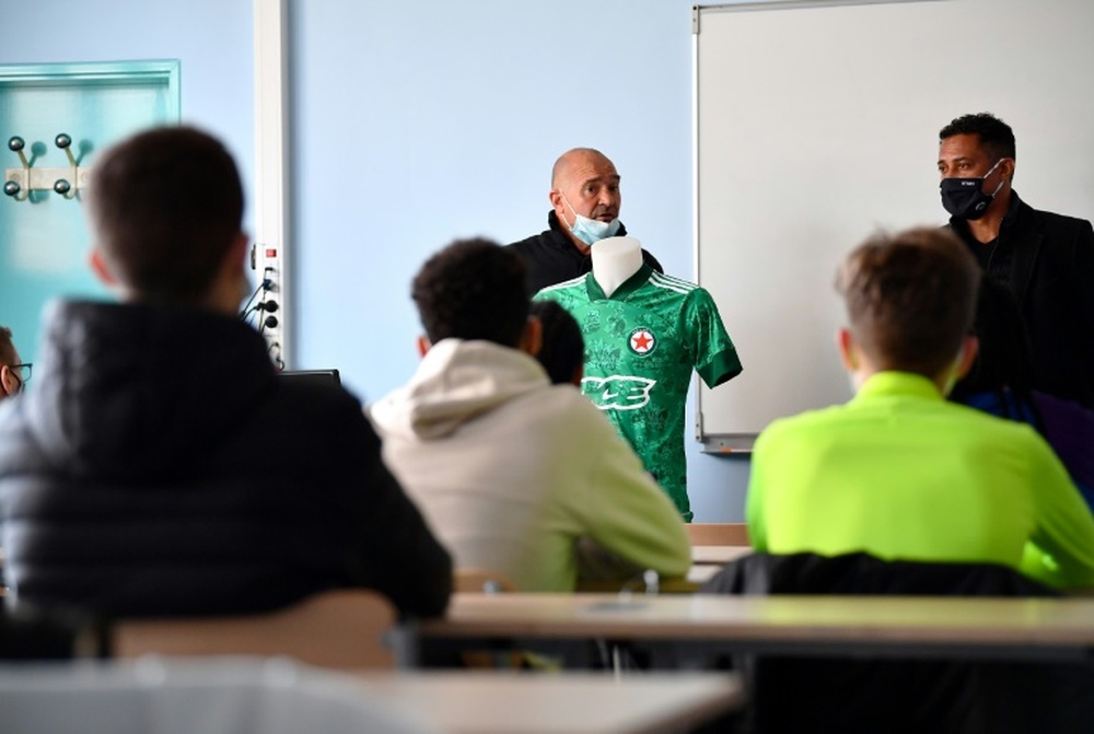 Coupe de France: Red Star, un cours d'histoire avec un maillot de foot