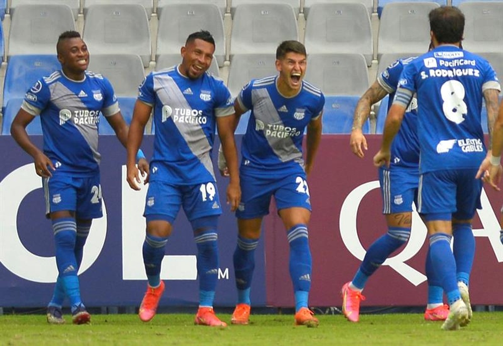 Emelec toma el liderato por la fuerza. EFE
