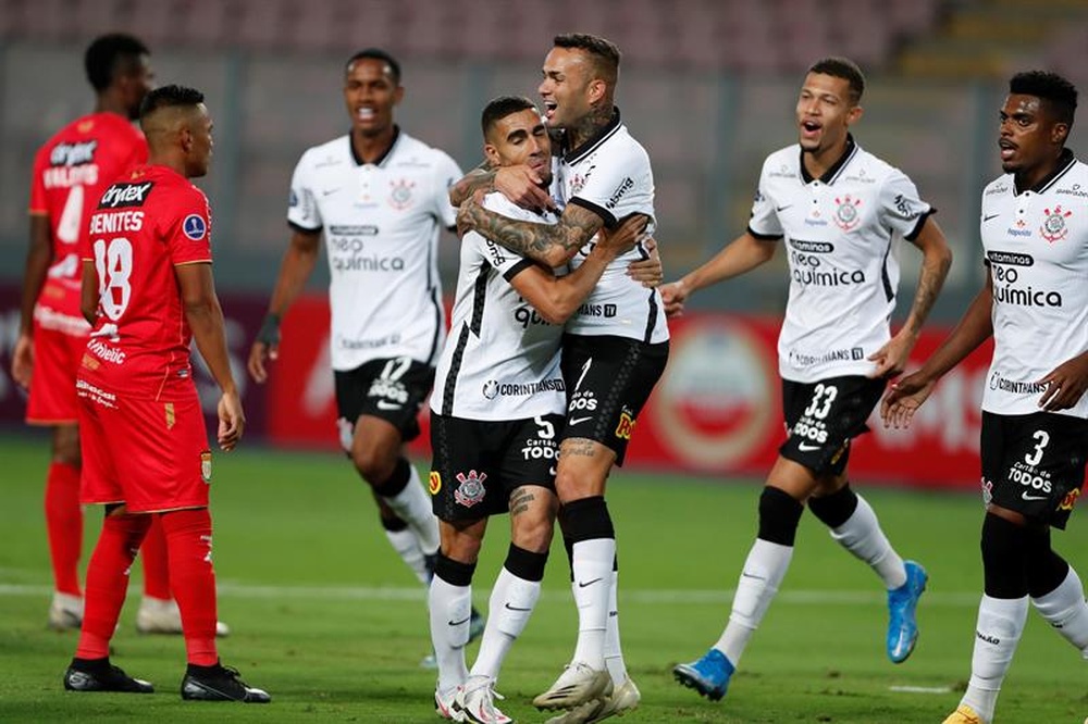 Vuelta triunfal de Corinthians a suelo peruano. EFE