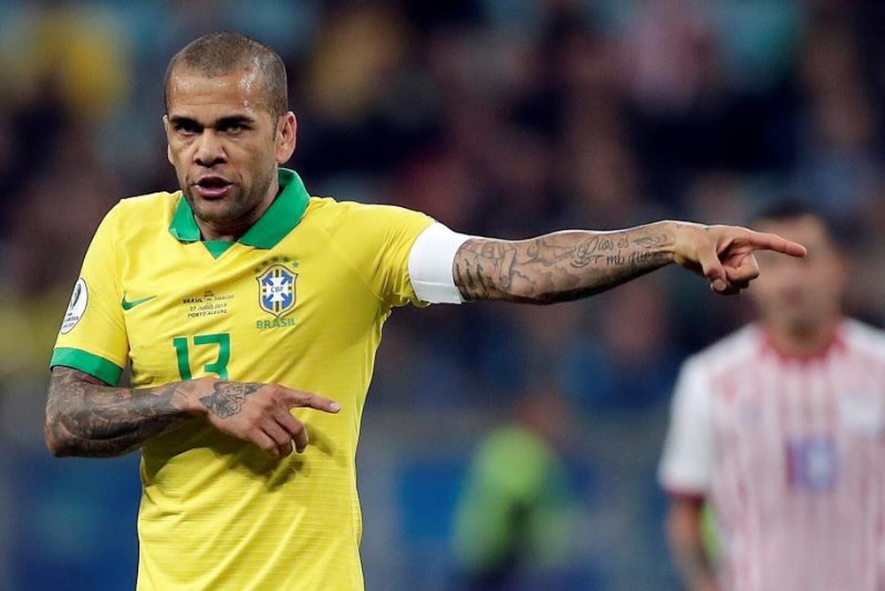 Dani Alves, convocado para disputar los Juegos Olímpicos. EFE/Juan Ignacio Roncoroni/Archivo