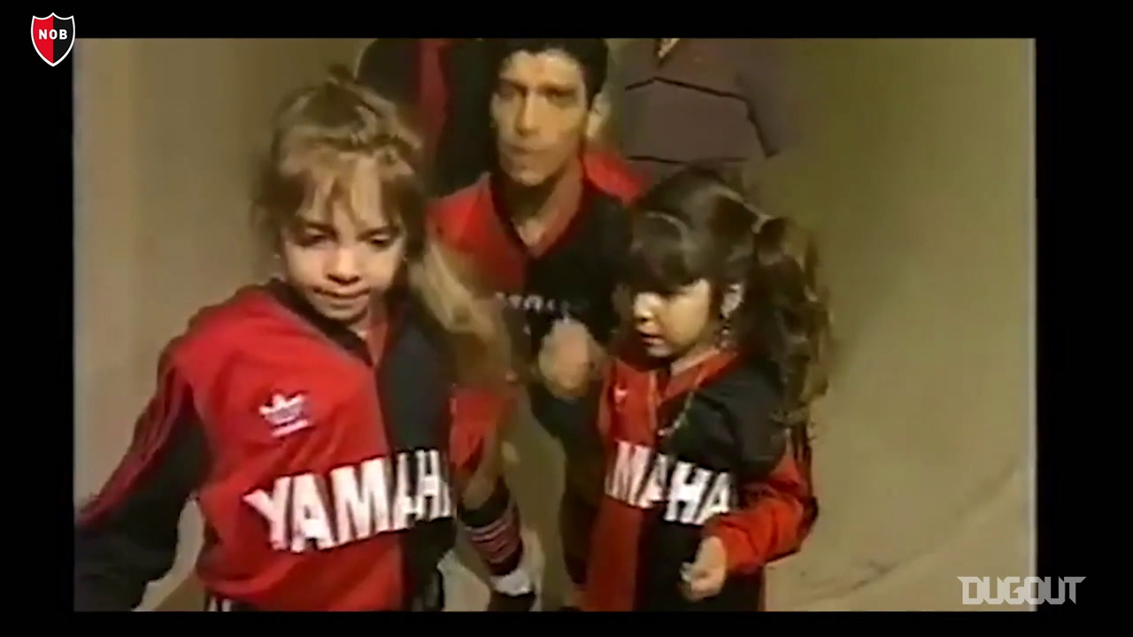 Video L Omaggio Del Newell S Old Boys A Maradona