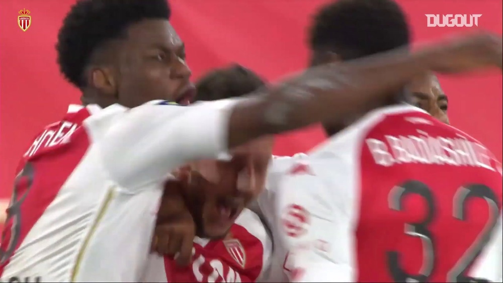 La rete di Jovetic su calcio piazzato. Dugout