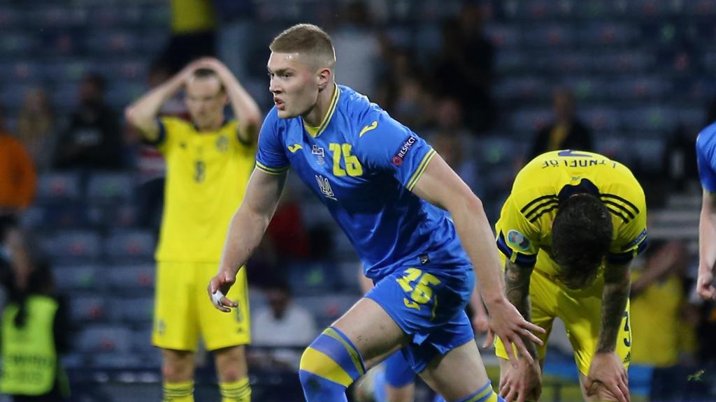 Dovbyk seals Ukraine's quarter-final spot with last-gasp ...