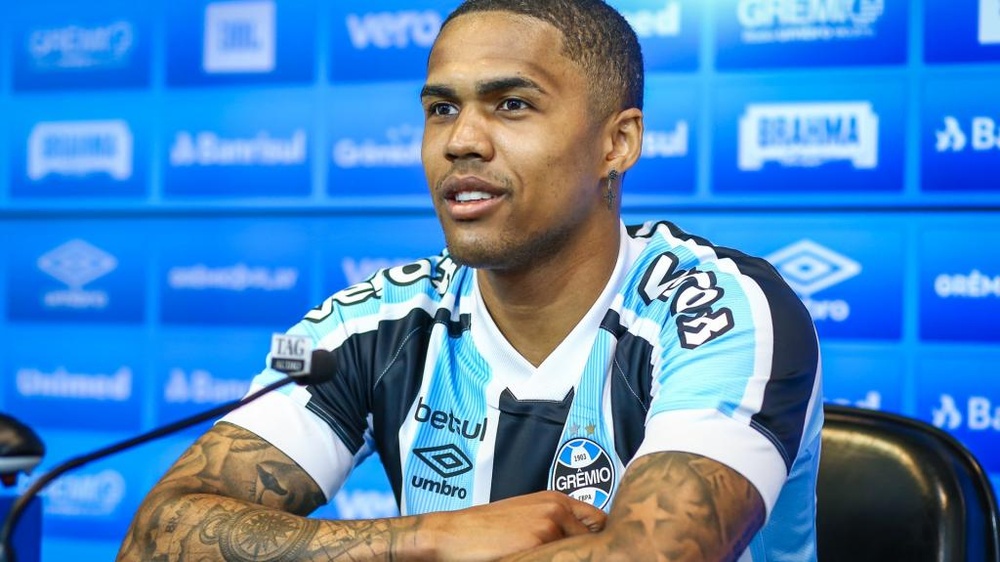 Costa Douglas Costa Douglas