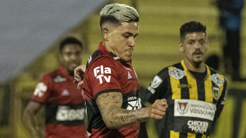 Com Media Alta De Gols No Flamengo Pedro Joga Pressao Em Ceni Por Mais Espaco