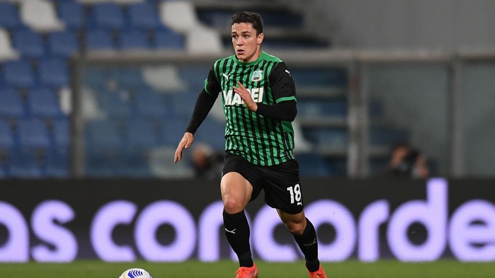 Giacomo raspadori (born 18 february 2000) is an italian footballer who plays as a striker for italian club sassuolo. Giacomo Raspadori - Raspadori Gets Azzurri Call Up